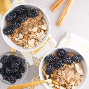vegan slow cooker oatmeal with almonds and blackberries
