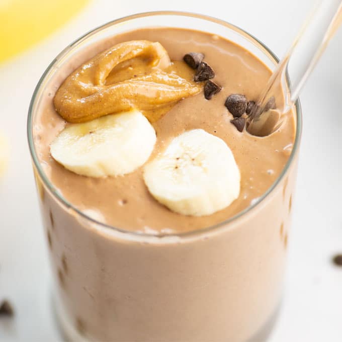 Chocolate Peanut Butter Banana Smoothie + VIDEO! - Mindful Avocado