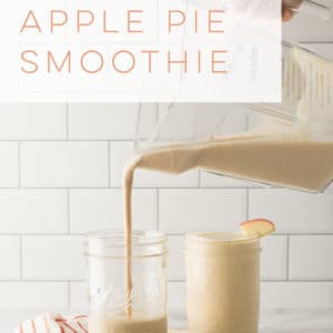 Healthy Apple Pie Smoothie -- All the flavors you love in an apple pie blended together in this healthy smoothie recipe. Only requires a handful of ingredients and takes just minutes to make! #breakfast #cleaneating #healthy #fall #recipes #smoothie | Mindful Avocado