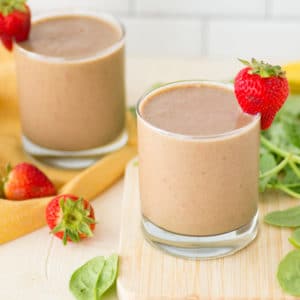 vegan strawberry banana smoothie with spinach