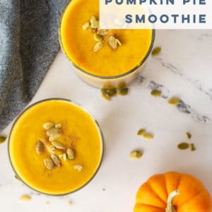 Vegan Pumpkin Pie Smoothie - SO easy to make and super healthy. This smoothie recipe is perfect for breakfast, afternoon snack, or a dessert! #vegan #vegansmoothie #pumpkinsmoothie #pumpkinpiespice #veganbreakfast | Mindful Avocado
