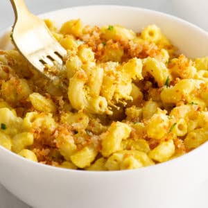 closeup of fork with vegan mac and cheese